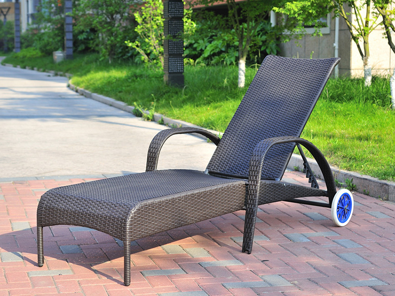 Rattan Lounge két kerékkel, kültéri rattan ággyal, rattan fekvő szék YQ-RB-410