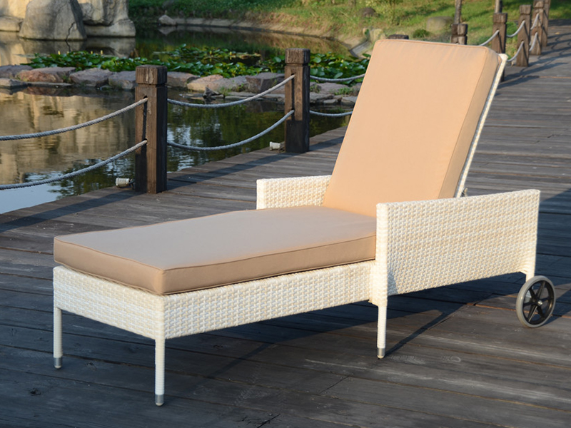 Kültéri rattan társalgó két kerékkel, kézzel szőtt rattan nappali, medence melletti rattan szék YQ-RB-426